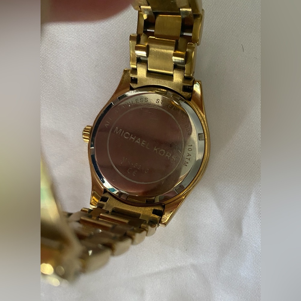 Michael Kors Gold and Cream Women's Watch New battery-in working condition - Picture 4 of 5